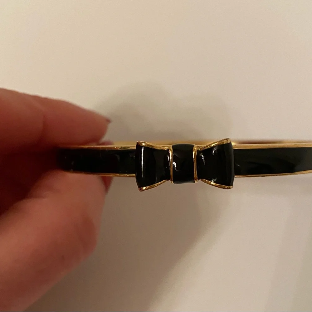 KATE SPADE BRACELET SKINNY BLACK ENAMEL GOLD PLATE BOW BANGLE SIGNED OS ONE SIZE - Picture 4 of 9